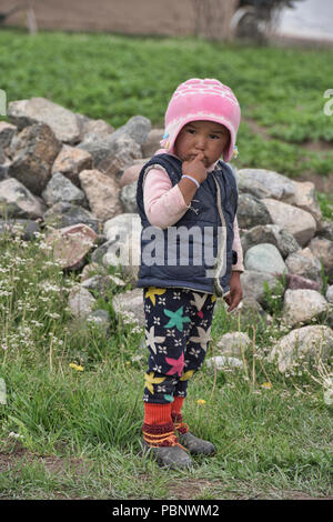 Porträt eines kleinen Mädchens, Sary Mogul, Kirgisistan Stockfoto