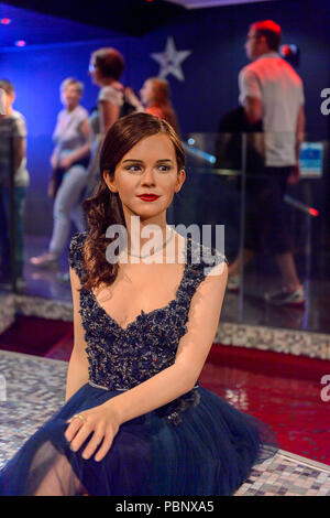 LONDON, ENGLAND - Juli 22, 2016: Emma Watson, bekannt durch Harry Potter Film Serie, Madame Tussauds Wax Museum. Es ist eine große Touristenattraktion in Lond Stockfoto