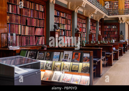 LONDON, ENGLAND - Juli 23, 2016: National Art Library, Victoria and Albert Museum, London. Es wurde im Jahre 1852 gegründet. Stockfoto