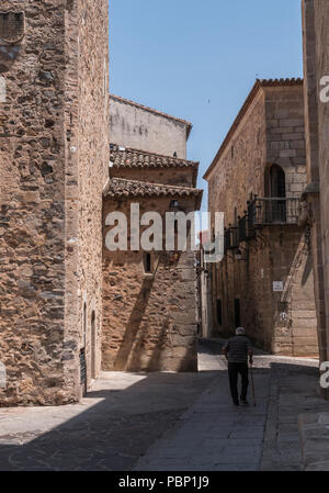 Straße, typisch für die Altstadt von Caceres, Spanien Stockfoto