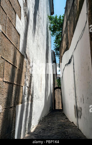 Straße, typisch für die Altstadt von Caceres, Spanien Stockfoto