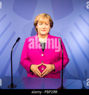 AMSTERDAM, NIEDERLANDE - Jun 1, 2015: Angela Merkel, Deutsche cancelloe, im Madame Tussauds Museum in Amsterdam. Marie Tussaud wurde als Marie Gro geboren Stockfoto