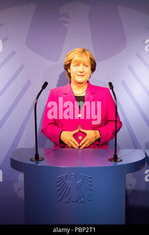 AMSTERDAM, NIEDERLANDE - Jun 1, 2015: Angela Merkel, Deutsche cancelloe, im Madame Tussauds Museum in Amsterdam. Marie Tussaud wurde als Marie Gro geboren Stockfoto