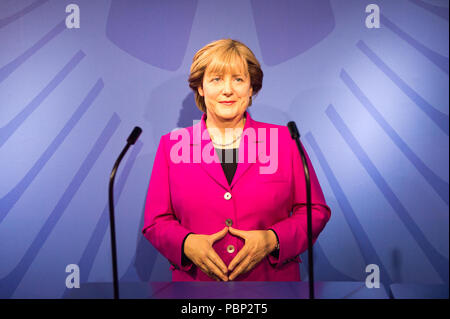 AMSTERDAM, NIEDERLANDE - Jun 1, 2015: Angela Merkel, Deutsche cancelloe, im Madame Tussauds Museum in Amsterdam. Marie Tussaud wurde als Marie Gro geboren Stockfoto