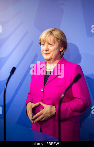 AMSTERDAM, NIEDERLANDE - Jun 1, 2015: Angela Merkel, Deutsche cancelloe, im Madame Tussauds Museum in Amsterdam. Marie Tussaud wurde als Marie Gro geboren Stockfoto