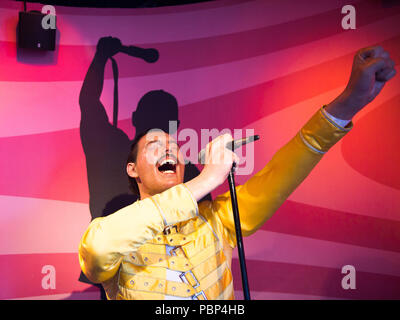 AMSTERDAM, NIEDERLANDE - Jun 1, 2015: Freddy Mercury, der Sänger, Madame Tussauds Museum in Amsterdam. Marie Tussaud wurde als Marie Grosholtz in 17 geboren Stockfoto