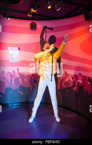 AMSTERDAM, NIEDERLANDE - Jun 1, 2015: Freddy Mercury, der Sänger, Madame Tussauds Museum in Amsterdam. Marie Tussaud wurde als Marie Grosholtz in 17 geboren Stockfoto