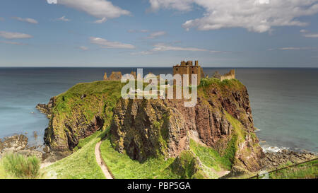 Dunnottar Castle an einem sonnigen Tag Stockfoto