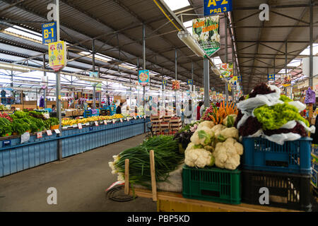Gemüsestände, Markthalle, Kaliningrad, Kaliningrad, Region, Baltikum, Russland, Europa Stockfoto