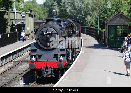 BR-Standard 4 MT-Nr. 76079 ziehen in Pickering Station auf der North Yorkshire Moors Railway Stockfoto