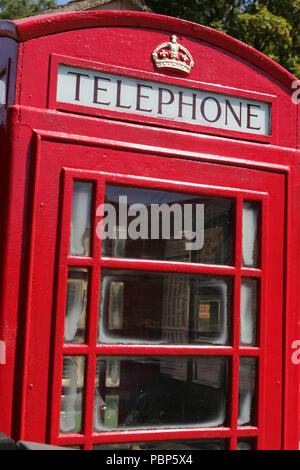 Oben auf einem K2 Telefonzelle in Pickering Station Stockfoto