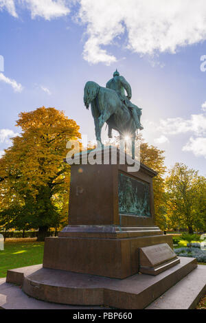 Statue Kaiser Wilhelm I., Schlossgarten oder Schlossgarten, Herbstzeit, Herbstlaub, Kiel, Hauptstadt Schleswig-Holsteins, Deutschland, Europa Stockfoto