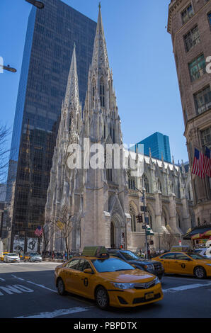 Die St. Patrick's Cathedral auf der 5th Ave, New York, USA Stockfoto