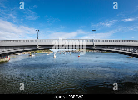 Blick auf die Straßenbrücke über den Fluss Conwy, North Wales, UK. Stockfoto