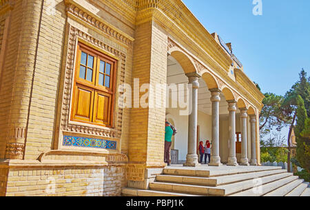 YAZD, IRAN - Oktober 18, 2017: Die Halle des Atash Behram zoroastrischen Feuertempels, in Achämenidischen architektonischen Stil erbaut und am 18. Oktober in Yazd. Stockfoto