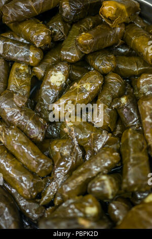 Gefüllte Weinblätter mit Reis Stockfoto