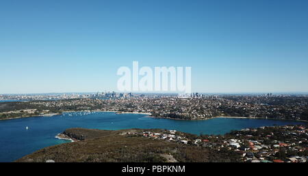 Luftaufnahme von Sydney CBD, North Sydney und Chatswood mit Financial District Wolkenkratzer von Sydney Harbour, Middle Harbour und Parks umgeben. Stockfoto