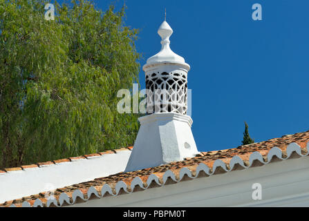 Einen alten Schornstein an der Algarve Almancil, Algarve, Portugal Stockfoto