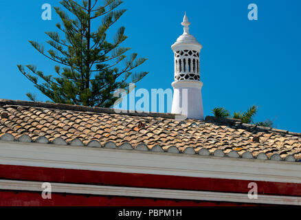 Eine typische Algarve Schornstein zwischen Almancil und Faro, Portugal Stockfoto