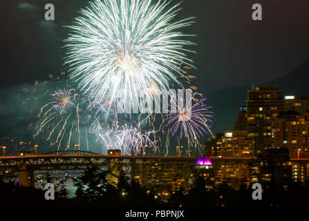 Vancouver, Kanada. 28. Juli 2018. Feuerwerke sind während der 28. Feier des Lichtes, ein Feuerwerk Wettbewerb, in Vancouver, Kanada, 28. Juli 2018 gesehen. Credit: Liang Sen/Xinhua/Alamy leben Nachrichten Stockfoto