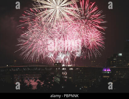 Vancouver, Kanada. 28. Juli 2018. Feuerwerke sind während der 28. Feier des Lichtes, ein Feuerwerk Wettbewerb, in Vancouver, Kanada, 28. Juli 2018 gesehen. Credit: Liang Sen/Xinhua/Alamy leben Nachrichten Stockfoto