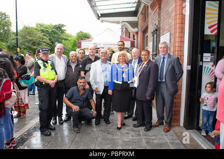 Warrington, Großbritannien, 29. Juli 2018. Warrington ethnischen Gemeinschaften Association (WECA) hielt seinen fünften jährlichen MELA Festival. Die üblichen Spaziergang vom Rathaus fand nicht statt wegen der nassen und windigen Wetter und die Veranstaltung, die in die Queen's Gardens in Palmyra Platz abgehalten worden sein sollten, in der Nähe der Innenstadt, wurde im Inneren der Parr Hall Gebäude geändert Stockfoto