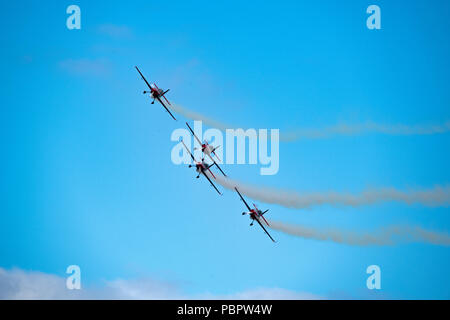 Sunderland, Großbritannien, 29. Juli 2018. Die Blades, die in Bildung vor einer Menschenmenge im Sunderland Airshow. 28. Juli 2018 Credit: Peter Reed/Alamy leben Nachrichten Stockfoto