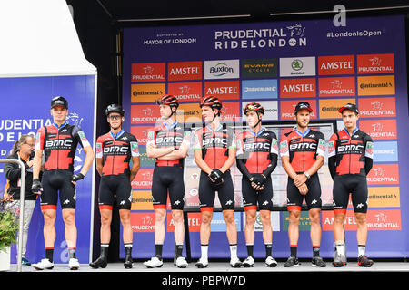 London, UK, 28. Juli 2018. Team BMC Racing an Reiter Präsentation während im Prudential RideLondon Surrey Classic 2018 am Sonntag, Juli 29, 2018, LONDON, England: Foto: Taka G Wu Stockfoto