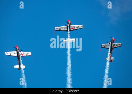 Sunderland, Großbritannien, 29. Juli 2018. Die Blades, die in Bildung vor einer Menschenmenge im Sunderland Airshow. 28. Juli 2018 Credit: Peter Reed/Alamy leben Nachrichten Stockfoto