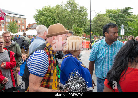 Warrington, Großbritannien, 29. Juli 2018. Vom 29. Juli 2018 - Warrington ethnischen Gemeinschaften Association (WECA) hielt seinen fünften jährlichen MELA Festival. Die üblichen Spaziergang vom Rathaus fand nicht statt wegen der nassen und windigen Wetter und die Veranstaltung, die in die Queen's Gardens in Palmyra Platz abgehalten worden sein sollten, in der Nähe der Innenstadt, wurde im Inneren der Parr Hall Gebäude geändert Stockfoto
