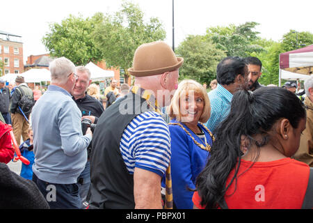Warrington, Großbritannien, 29. Juli 2018. Vom 29. Juli 2018 - Warrington ethnischen Gemeinschaften Association (WECA) hielt seinen fünften jährlichen MELA Festival. Die üblichen Spaziergang vom Rathaus fand nicht statt wegen der nassen und windigen Wetter und die Veranstaltung, die in die Queen's Gardens in Palmyra Platz abgehalten worden sein sollten, in der Nähe der Innenstadt, wurde im Inneren der Parr Hall Gebäude geändert Stockfoto