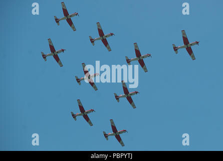 Malaga, Spanien. 29. Juli, 2018. Team Mitglieder der Spanischen Luftwaffe' Patrulla Aguila" durchführen: Die Luft während der 2018 Torre del Mar International Air Festival in Torre del Mar, in der Nähe von Malaga. Die 2018 Torre del Mar International Air Festival wird am 27., 28. und 29. Juli und zieht über 300.000 Zuschauer. Credit: Jesus Merida/SOPA Images/ZUMA Draht/Alamy leben Nachrichten Stockfoto