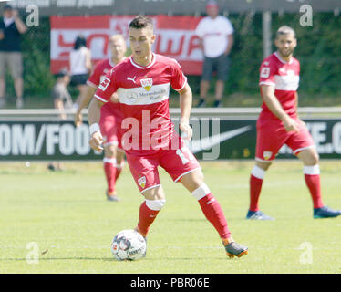 Heimstetten, Deutschland. 29. Juli 2018. Vor Erik THOMMY (Stuttgart),. freundlich VfB Stuttgart vs SE Eibar, Sportpark Heimstetten/Deutschland, 29. Juli 2018, als Vorbereitung für die nächste Saison spielen der ersten Liga Mannschaften von Deutschland und Spanien, Kredit: Wolfgang Fehrmann/ZUMA Draht/Alamy leben Nachrichten Stockfoto