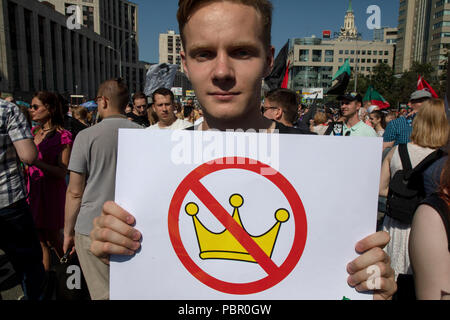 Moskau, Russland. 29., Juli, 2018. Anhänger der Opposition an einer Kundgebung gegen geplante Reform der Regierung wandern, das Rentenalter in Moskau, Russland Credit: Nikolay Winokurow/Alamy leben Nachrichten Stockfoto