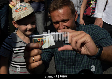 Moskau, Russland. 29., Juli, 2018. Russische Oppositionsführer Alexei Nawalny besucht eine Kundgebung gegen geplante Reform der Regierung wandern, das Rentenalter in Moskau, Russland Credit: Nikolay Winokurow/Alamy leben Nachrichten Stockfoto