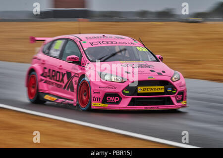 Norwich, Norfolk, Großbritannien. 29. Juli, 2018. BTCC Rennfahrer SAm Tordoff und JCT 600 mit GardX Laufwerke während der Dunlop MSA British Touring Car Championship in Snetterton Indy Circuit. Foto: Gergo Toth/Alamy leben Nachrichten Stockfoto