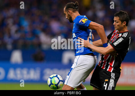 Belo Horizonte, Brasilien. 29. Juli, 2018. Cruzeiro Boote bei einem Match zwischen Cruzeiro und Sao Paulo, gültig für die brasilianische Meisterschaft, Serie A, im Mineirão Stadium statt. Credit: Daniel Oliveira/FotoArena/Alamy leben Nachrichten Stockfoto