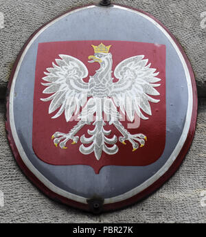 Krakau, Polen. 19 Mär, 2018. Wappen von Polen. Das Wappen von Polen ist ein weißer, gekrönten Adler mit goldenem Schnabel und Krallen, auf einem roten Hintergrund. Quelle: Igor Golovniov/SOPA Images/ZUMA Draht/Alamy leben Nachrichten Stockfoto