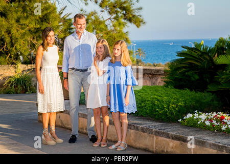 Palma de Mallorca, Spanien. 29. Juli, 2018. König Felipe Letizia, Königin, Prinzessin Leonor und Prinzessin Sofia von Spanien an der Almudaina-palast in Palma de Mallorca, Spanien, 29. Juli 2018. Quelle: Patrick Van Katwijk |/dpa/Alamy leben Nachrichten Stockfoto