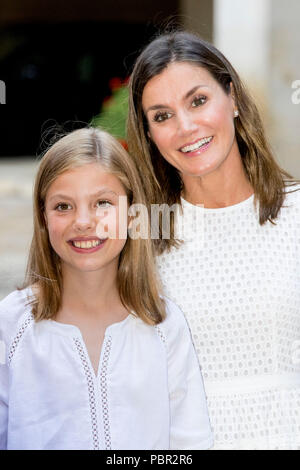 Palma de Mallorca, Spanien. 29. Juli, 2018. König Felipe Letizia, Königin, Prinzessin Leonor und Prinzessin Sofia von Spanien an der Almudaina-palast in Palma de Mallorca, Spanien, 29. Juli 2018. Quelle: Patrick Van Katwijk |/dpa/Alamy leben Nachrichten Stockfoto