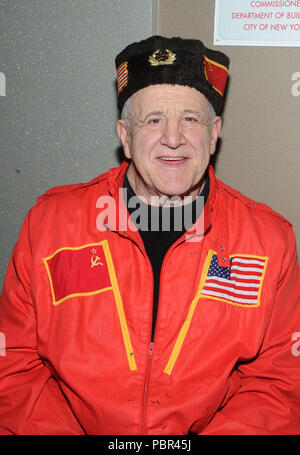 *** Foto *** ehemaligen WWE Wrestler, Nikolai Volkoff, ist vergangen: NEW YORK, NEW YORK - MÄRZ 04: Hall of Fame Mitglied Nikolai Volkoff besucht die "Big Event" am Flughafen LaGuardia Plaza Hotel am 4. März 2017 in New York City. Foto: George Napolitano/MediaPunch Stockfoto