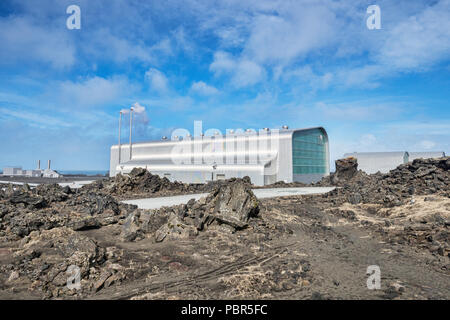 Reykjanes Power Station, ein geothermisches Kraftwerk in die Reykjanes Halbinsel an der südwestlichen Spitze von Island entfernt. Stockfoto