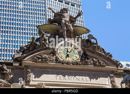 Grand Central Terminal Skulpturen und Clock (Herrlichkeit der Commerce), New York, USA Stockfoto