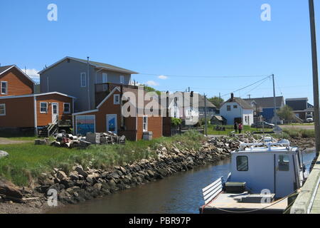 Blick auf die Fischerboote im Hafen in Cheticamp, ein hübsches Fischerdorf auf dem Cabot Trail, Western Shore von Cape Breton Island, Nova Scotia. Stockfoto