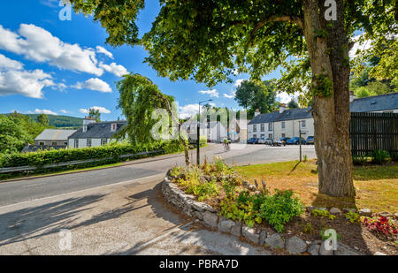 CRAIGELLACHIE DORF AUF DEM FLUSS SPEY in der Nähe von Aberlour SCHOTTLAND IM SOMMER Stockfoto