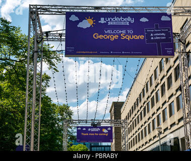 Temporäre Struktur an Eingang zur Unterwelt, George Square Gardens bei Fringe Festival, Edinburgh, Schottland, Großbritannien Stockfoto