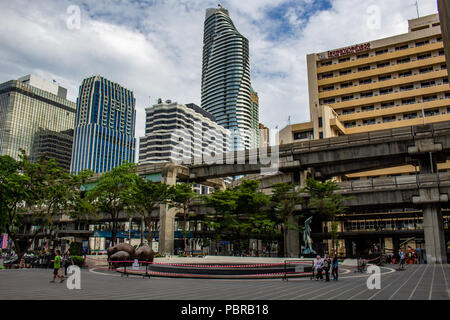 Bangkok, Thailand - 1. Mai 2018: die Skyline von Bangkok aus einem quadratischen im Siam Bezirk gesehen Stockfoto