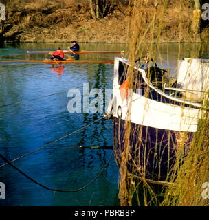 AJAXNETPHOTO. Versailles, Frankreich. - LES YVELINES - SCULLING AUF DER SEINE. Foto: Jonathan Eastland/AJAX REF: FRA/BOU99 182907 Stockfoto