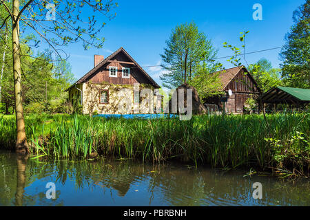 Landschaft mit Ferienhaus im Spreewald, Deutschland. Stockfoto