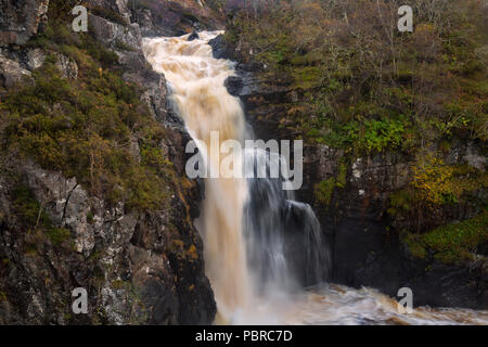 Die Wasserfälle von kirkaig Wasserfälle auf dem River Kirkaig in Assynt, Sutherland in der nordwestlichen Highlands von Schottland. Hier in voller Überflutung gesehen. Stockfoto